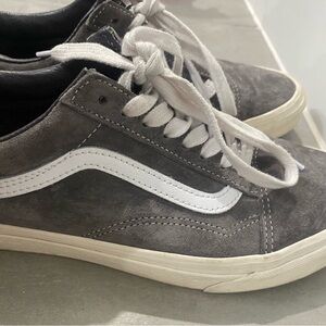 Vans dark gray suede woman’s shoes sneaker skate trendy comfy